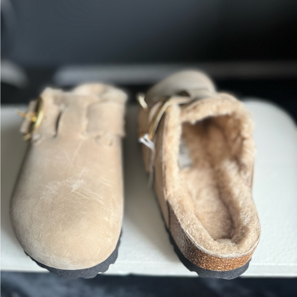 Birkenstock Big Buckle Genuine Shearling
Lined Clog (Women) Size 6 EU37 - Picture 7 of 7